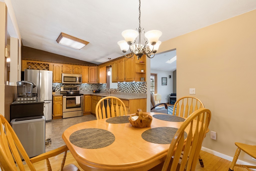 22 Cleveland Road Peabody, MA 01960 - Photo 8 of 30 Gallery Image 8