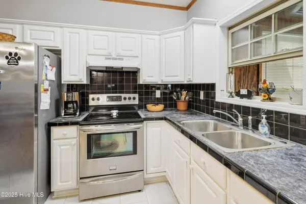 $650,000 | 6079 Bell Williams Road, Currie, NC 28435