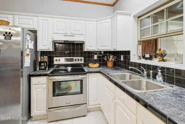 $650,000 | 6079 Bell Williams Road, Currie, NC 28435