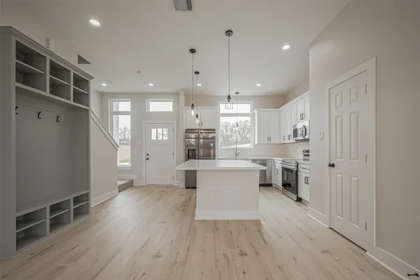 $2,100 | 918 St Clair Street, Unit B, Houston, TX 77088