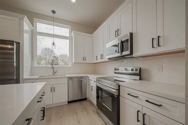 $2,100 | 918 St Clair Street, Unit B, Houston, TX 77088