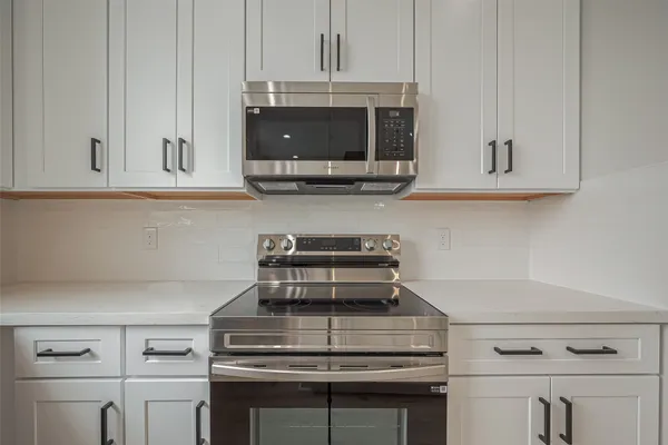 $2,100 | 918 St Clair Street, Unit B, Houston, TX 77088