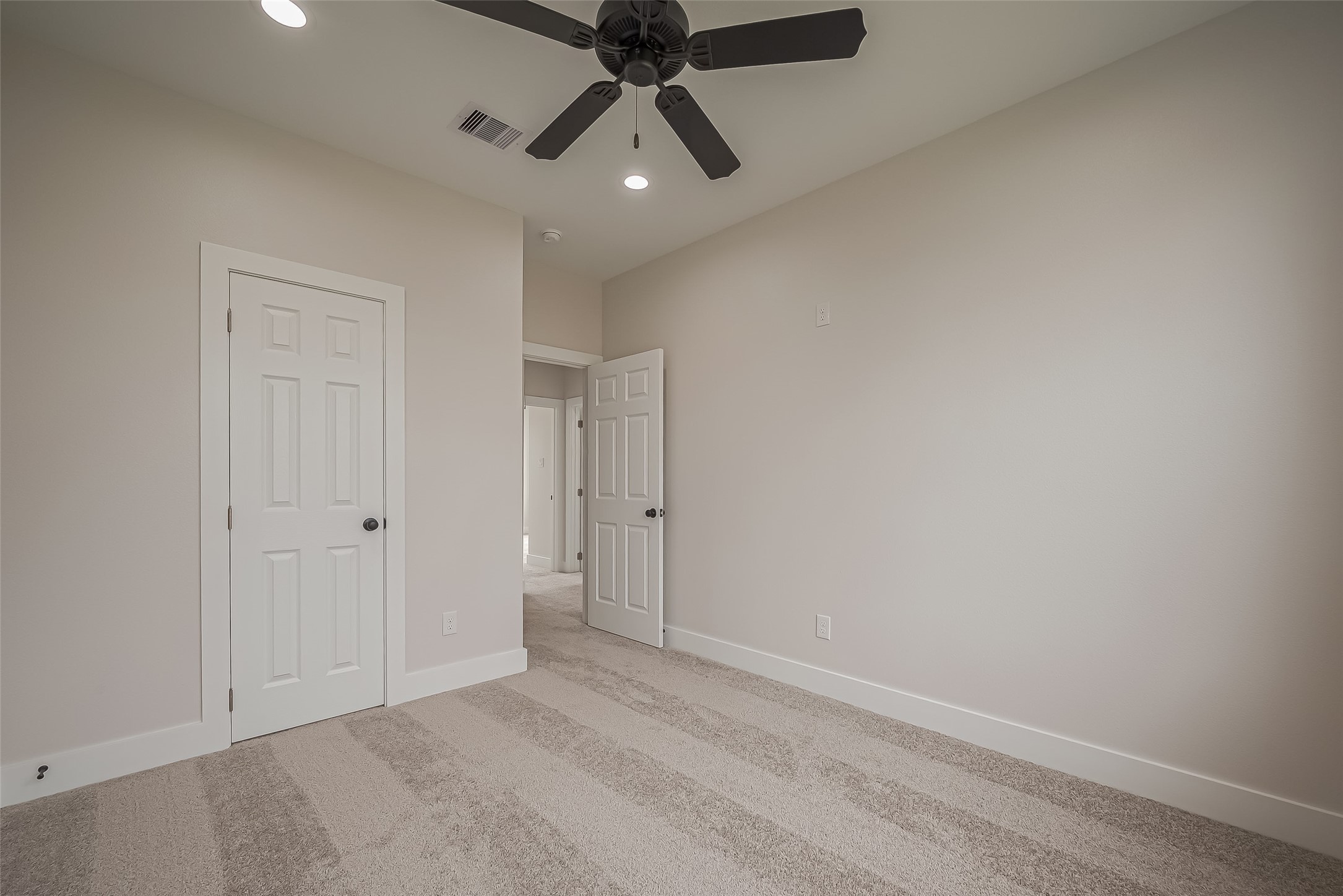 918 St Clair Street, Unit B Houston, TX 77088 - Photo 19 of 35 a view of an empty room