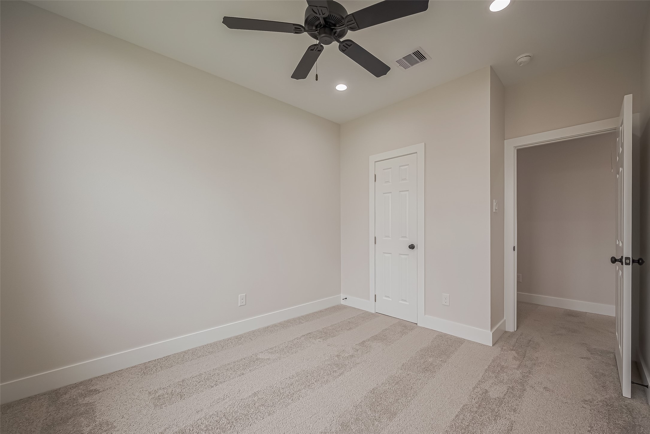 918 St Clair Street, Unit B Houston, TX 77088 - Photo 20 of 35 an empty room with chandelier fan