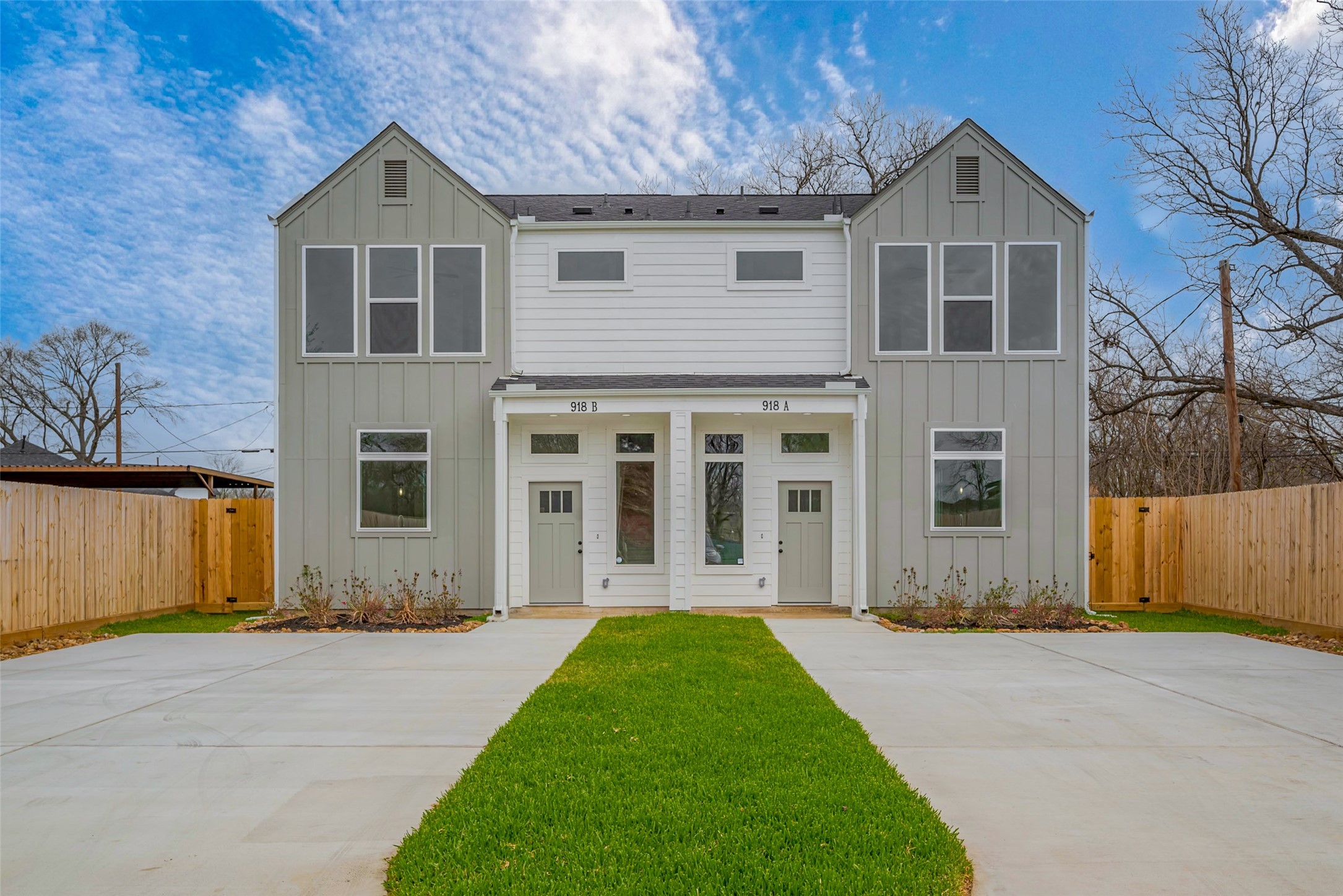 918 St Clair Street, Unit B Houston, TX 77088 - Photo 2 of 35 a front view of a house with a yard