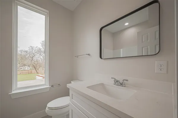 $2,100 | 918 St Clair Street, Unit B, Houston, TX 77088