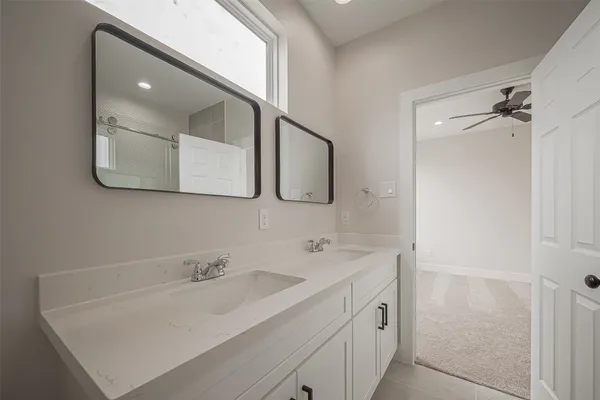 $2,100 | 918 St Clair Street, Unit B, Houston, TX 77088