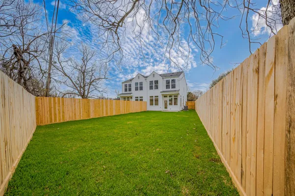 $2,100 | 918 St Clair Street, Unit B, Houston, TX 77088