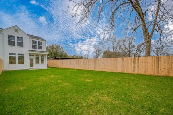 $2,100 | 918 St Clair Street, Unit B, Houston, TX 77088