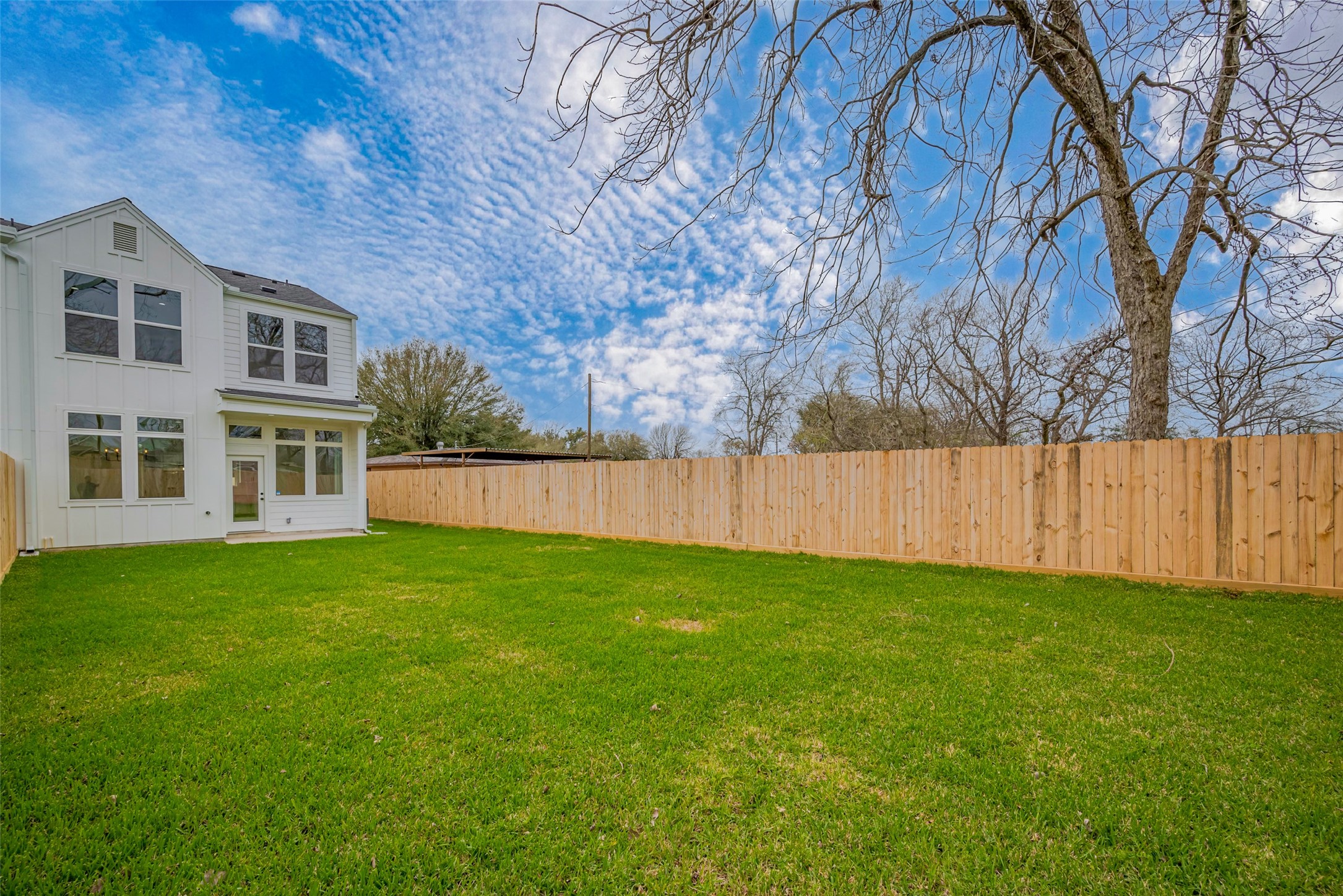 918 St Clair Street, Unit B Houston, TX 77088 - Photo 34 of 35 a view of backyard with green space