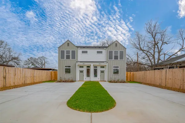 $2,100 | 918 St Clair Street, Unit B, Houston, TX 77088