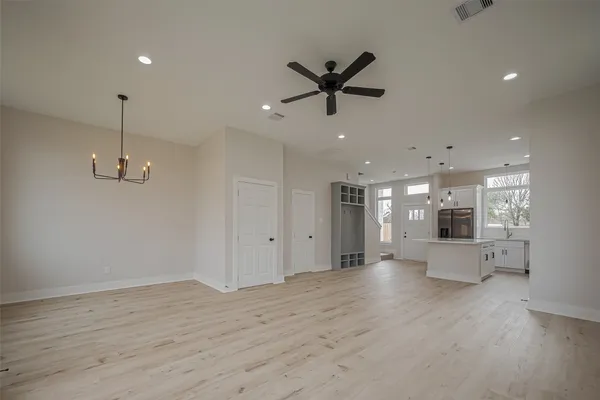 $2,100 | 918 St Clair Street, Unit B, Houston, TX 77088