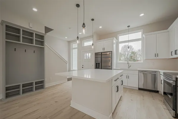 $2,100 | 918 St Clair Street, Unit B, Houston, TX 77088