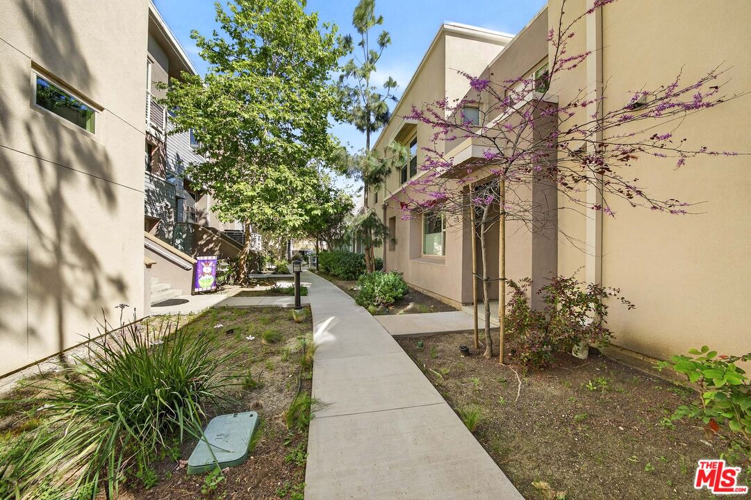692 Colorado Circle Carson, CA 90745 - Photo 24 of 35 a backyard of a house with table and chairs and potted plants