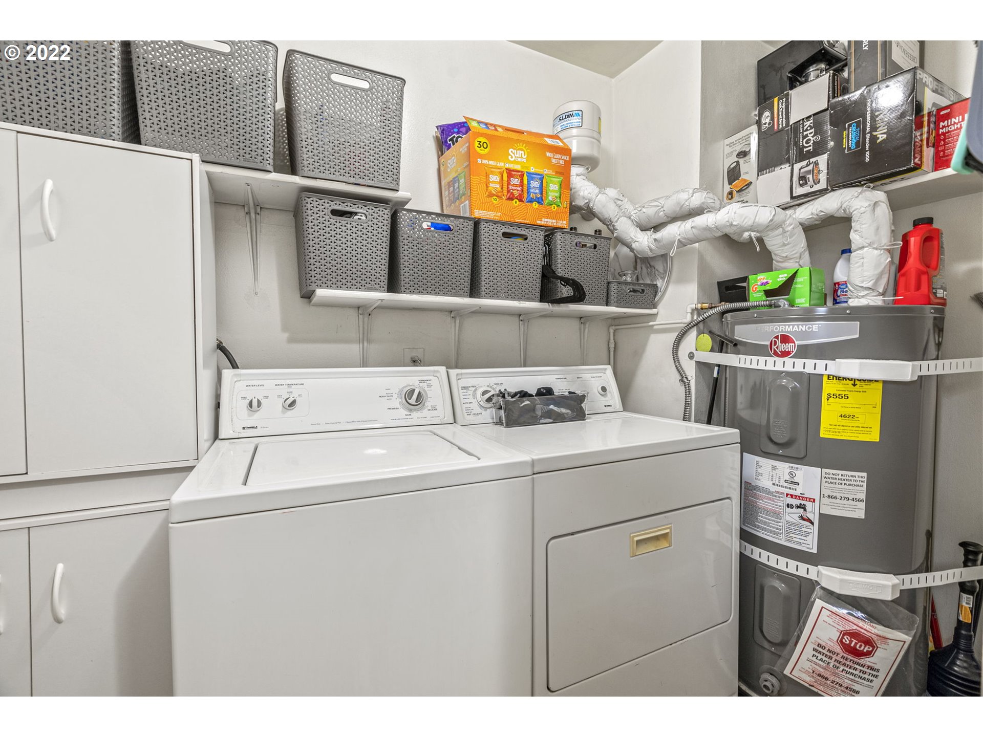 1057 17th Avenue Longview, WA 98632 - Photo 15 of 30 a utility room with dryer and washer