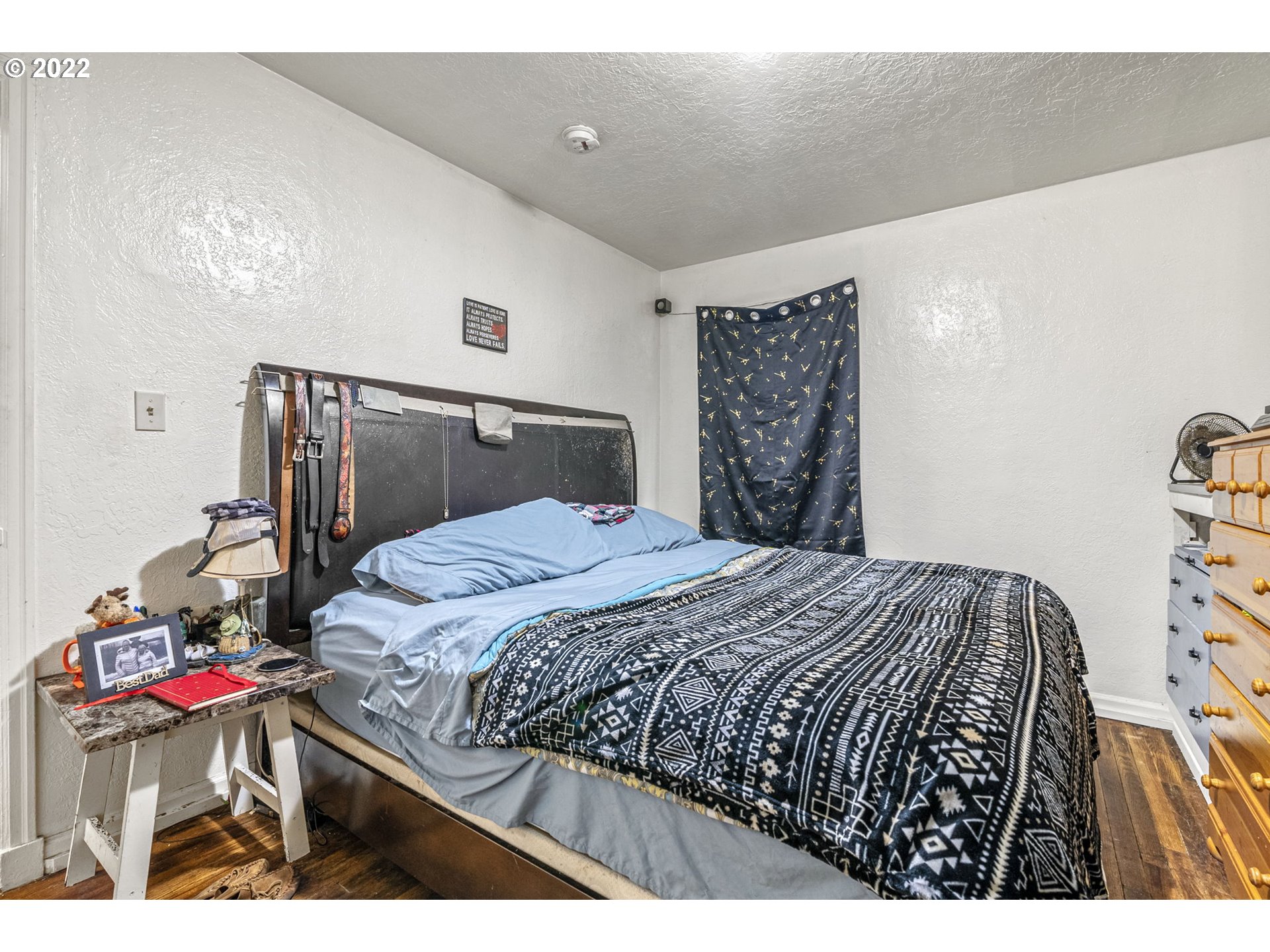 1057 17th Avenue Longview, WA 98632 - Photo 22 of 30 a bedroom with a bed and a dresser in it
