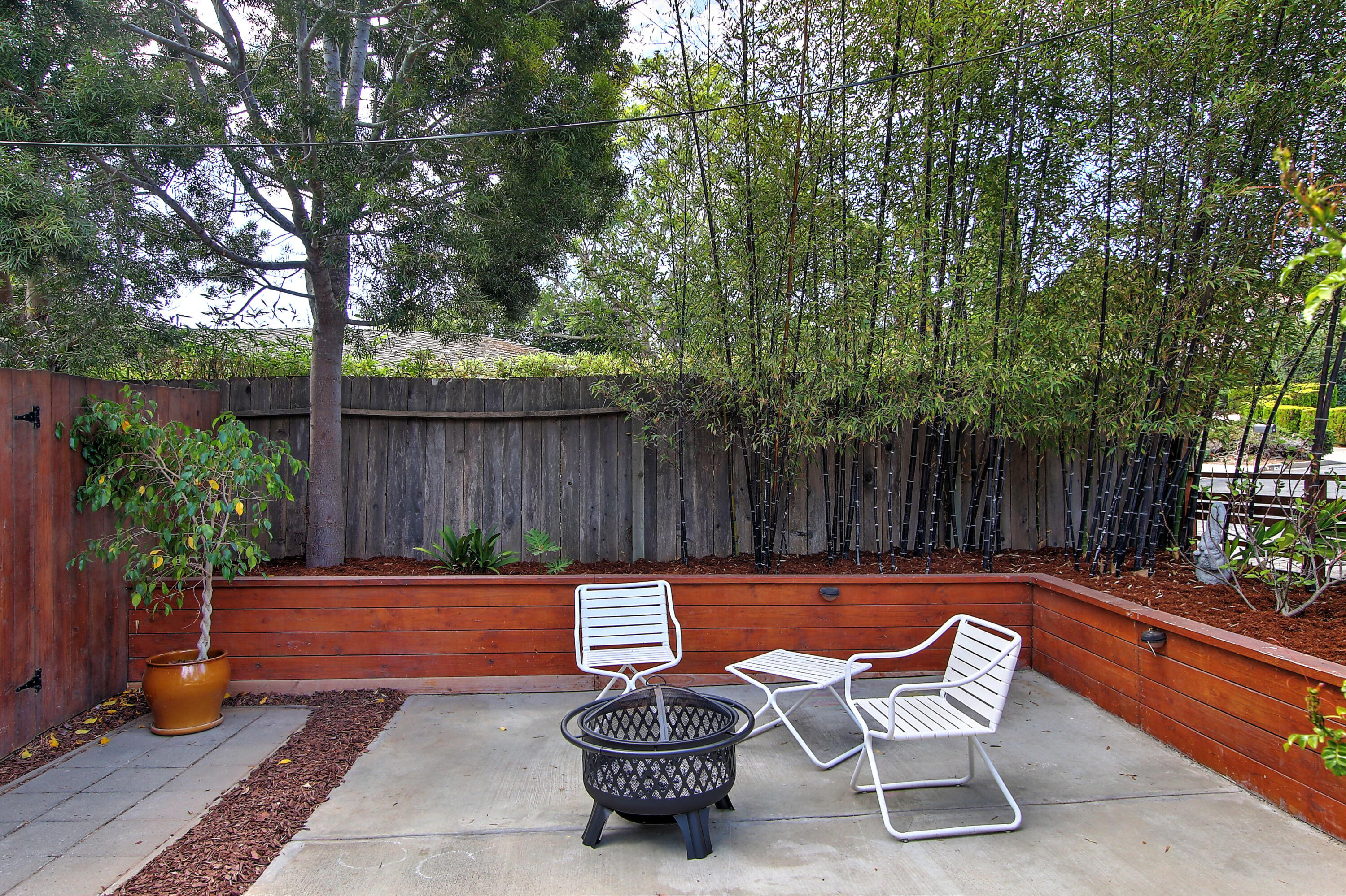 026-Frontpatio