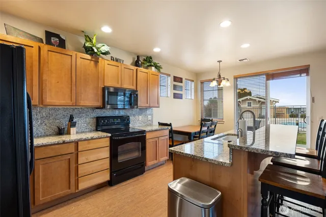 $349,950 | 4395 Westshore Drive Northeast, Unit 102, Moses Lake, WA 98837