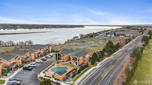 $330,000 | 4395 Westshore Drive Northeast, Unit 102, Moses Lake, WA 98837