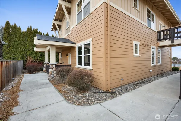 $330,000 | 4395 Westshore Drive Northeast, Unit 102, Moses Lake, WA 98837