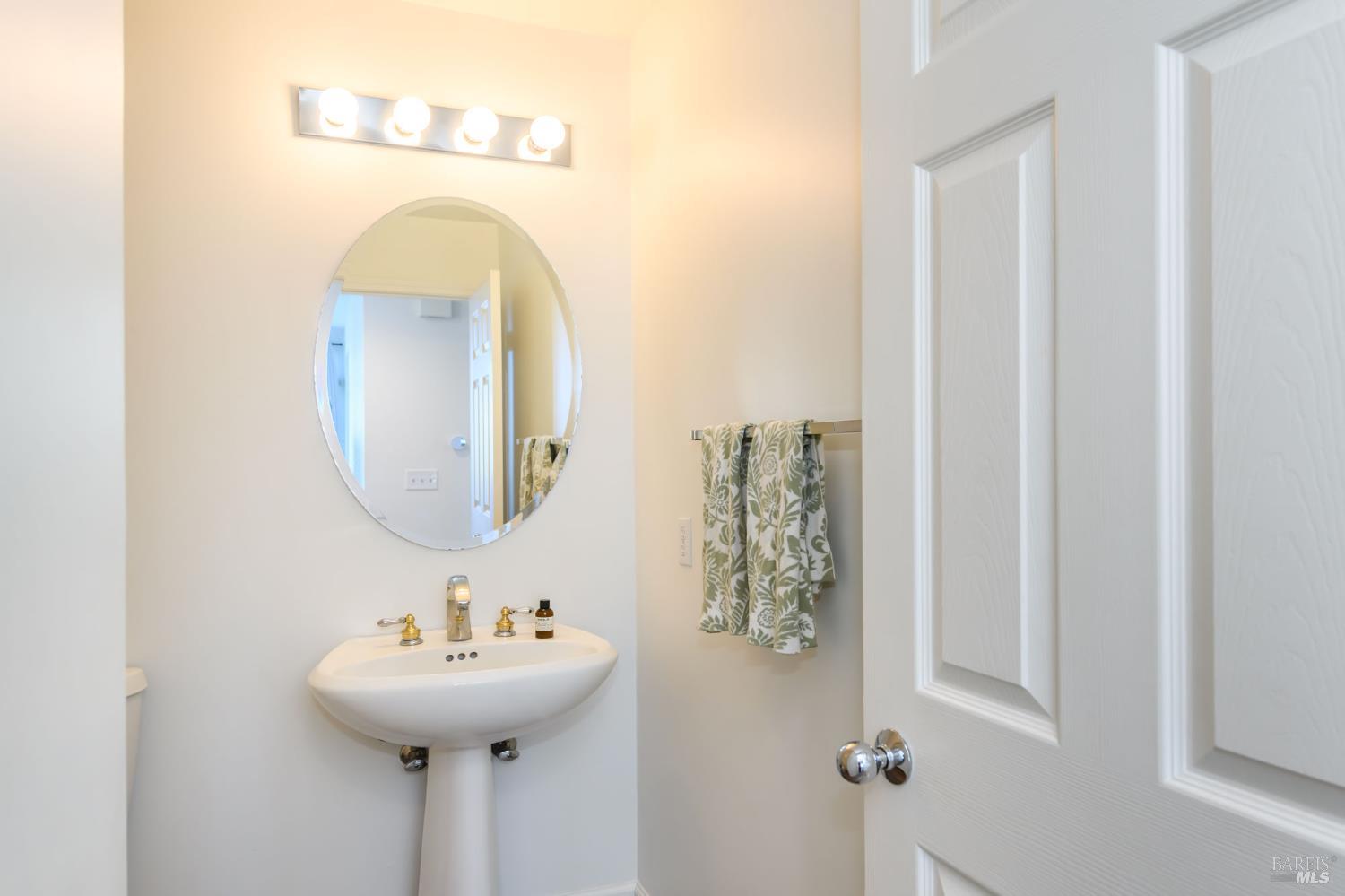 13 Laurel Glen Terrace San Rafael, CA 94903 - Photo 13 of 26 1/2 Bathroom