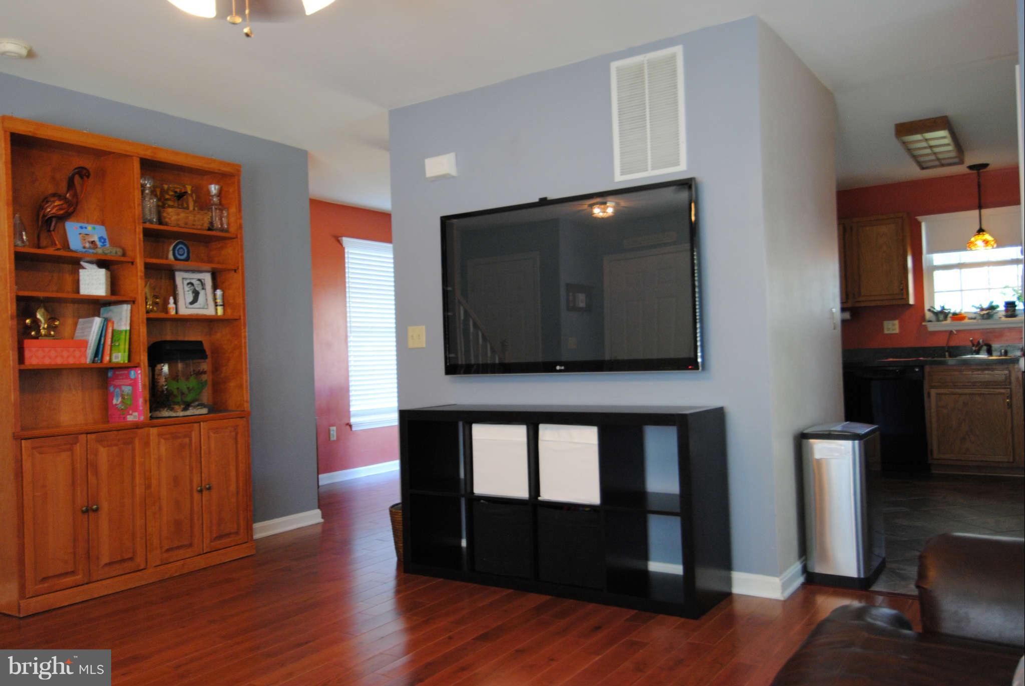 1619 Bentley Road Edgewater, MD 21037 - Photo 4 of 27 Living Room