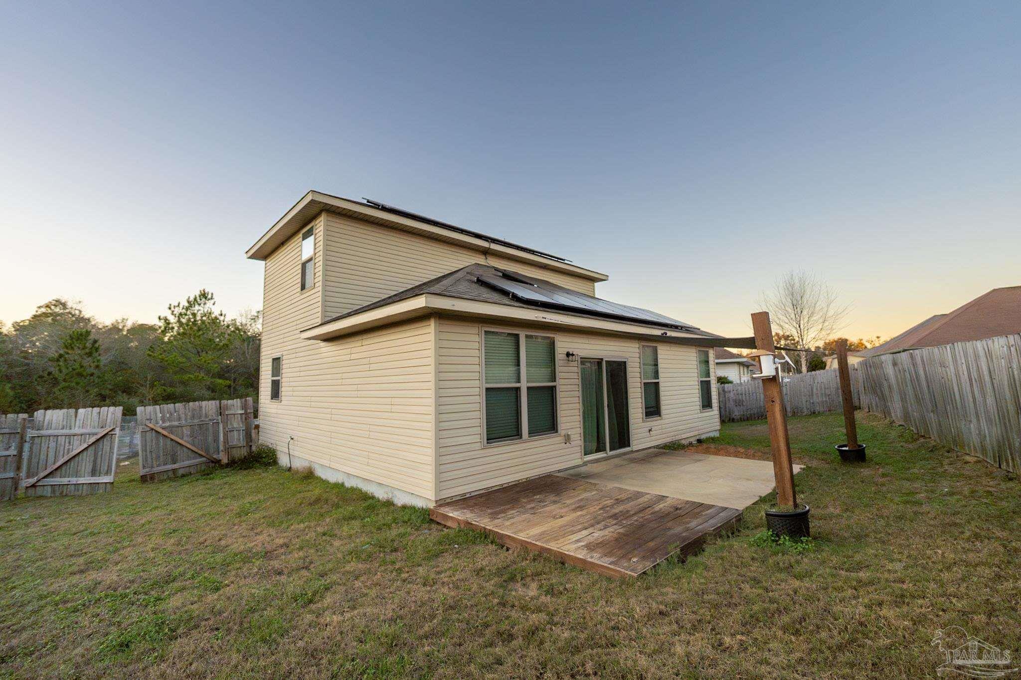 1060 Bretts Way Cantonment, FL 32533 - Photo 28 of 32 a backyard of a house