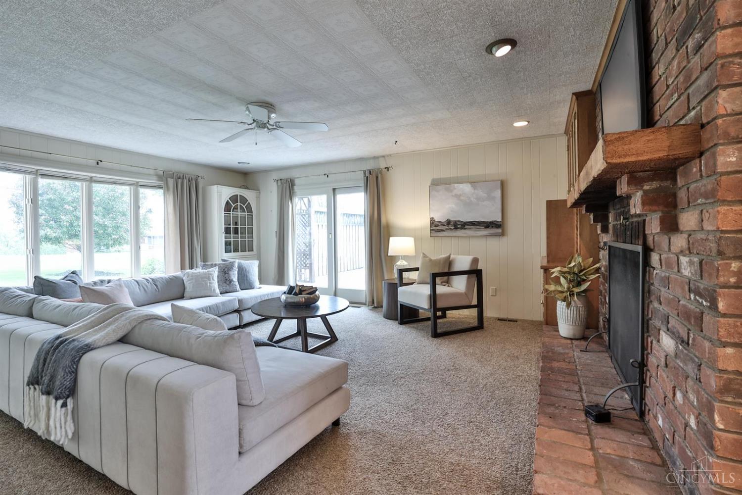 6152 Springdale Road Cincinnati, OH 45247 - Photo 10 of 64