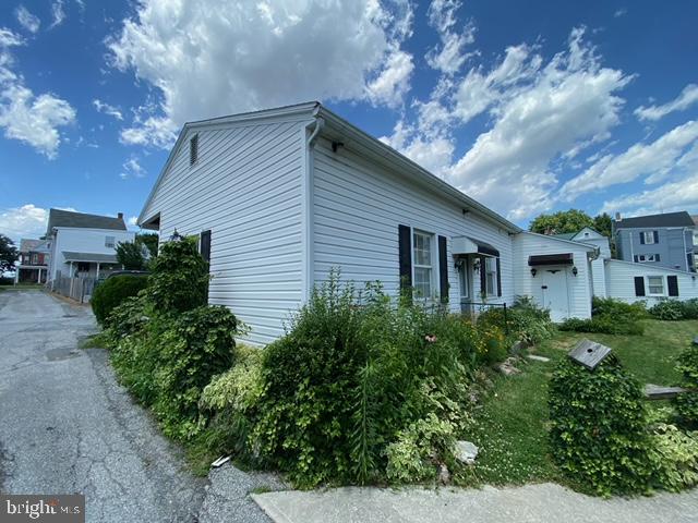 116 B Ridge Avenue Waynesboro, PA 17268 - Photo 4 of 11 a house that has a lot of plants in it
