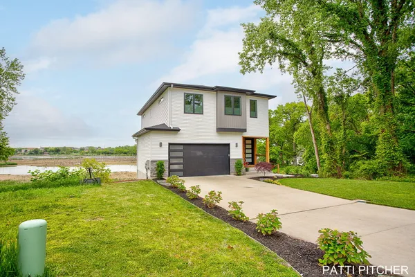 $825,000 | 104 River Hills Drive, Holland, MI 49424