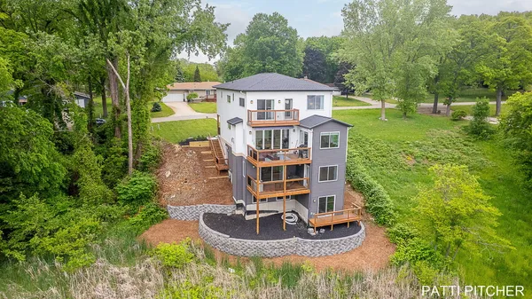 $825,000 | 104 River Hills Drive, Holland, MI 49424