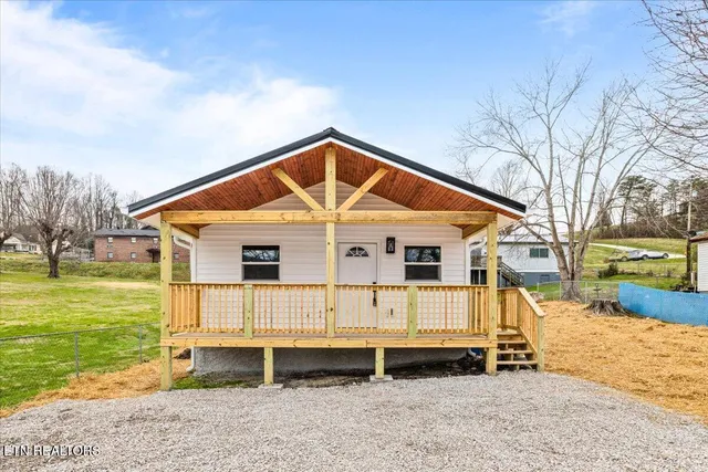 $224,900 | 127 Water Street, Jacksboro, TN 37757