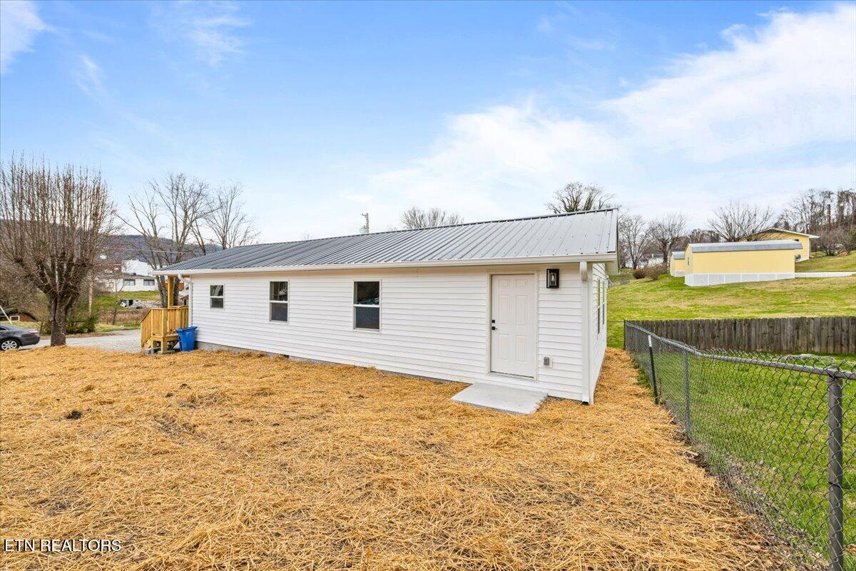 127 Water Street Jacksboro, TN 37757 - Photo 4 of 21 30-Water St