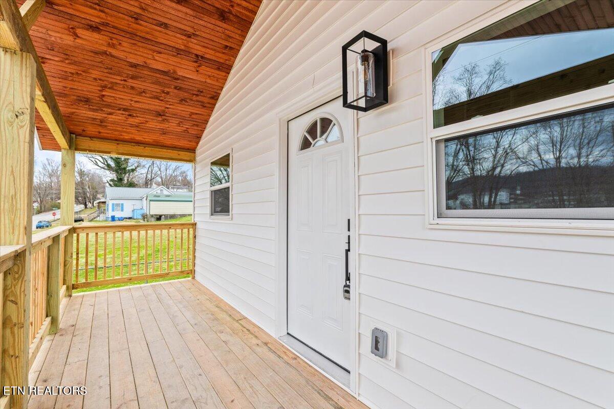 127 Water Street Jacksboro, TN 37757 - Photo 5 of 21 06-Water St