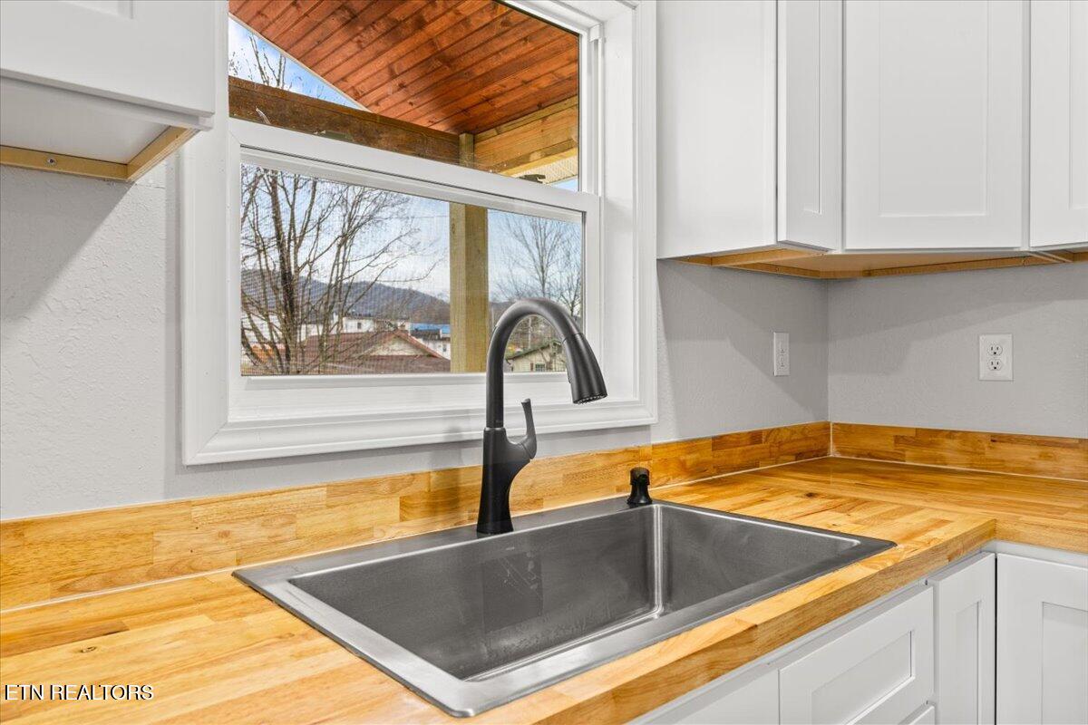 127 Water Street Jacksboro, TN 37757 - Photo 9 of 21 12-Water St