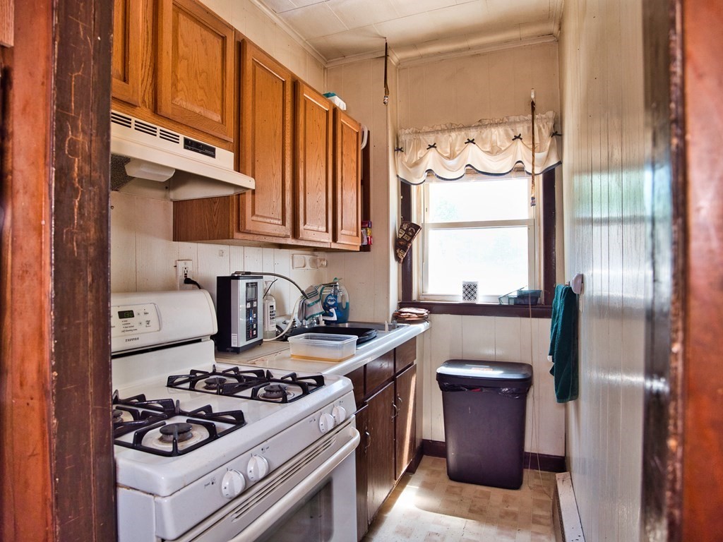 401 Buffinton Street Fall River, MA 02721 - Photo 11 of 23