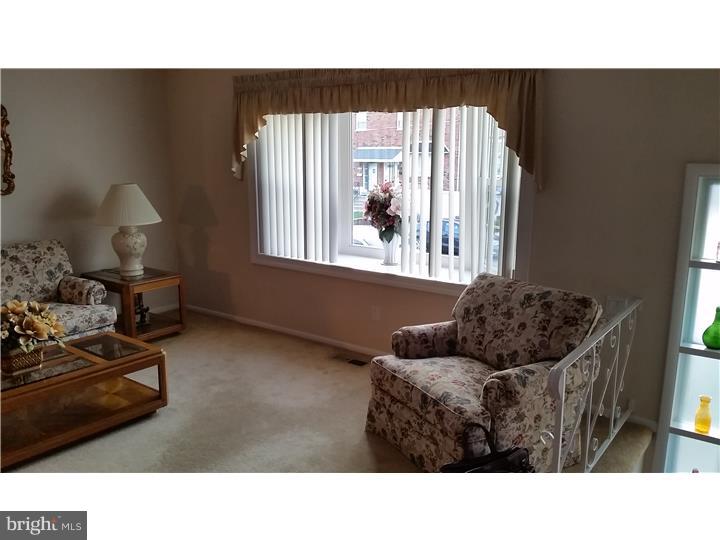 12233 Medford Road Philadelphia, PA 19154 - Photo 2 of 22 Living Room