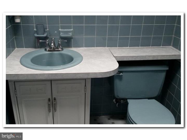 12233 Medford Road Philadelphia, PA 19154 - Photo 12 of 22 Bathroom