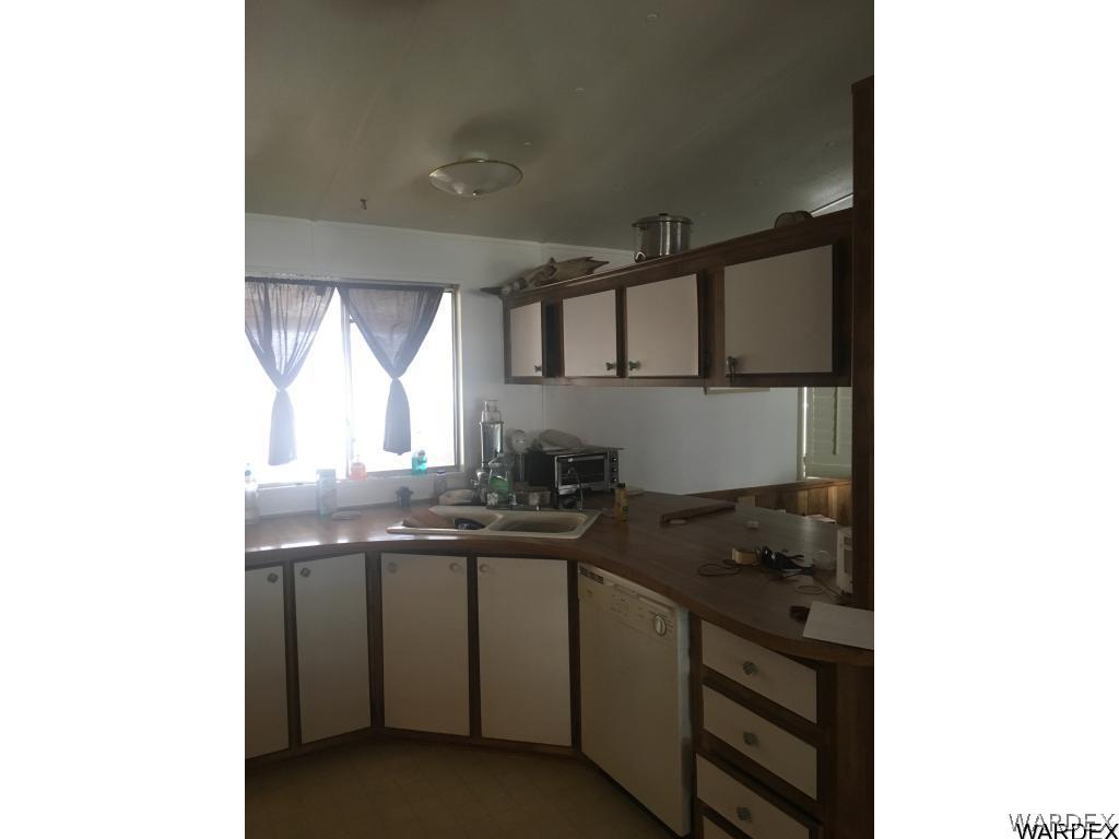 1746 Talc Road Bullhead City, AZ 86442 - Photo 11 of 26 Kitchen