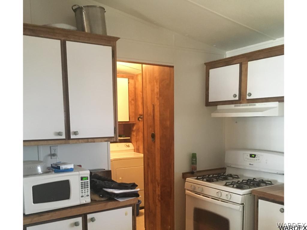 1746 Talc Road Bullhead City, AZ 86442 - Photo 13 of 26 Oven and Microwave