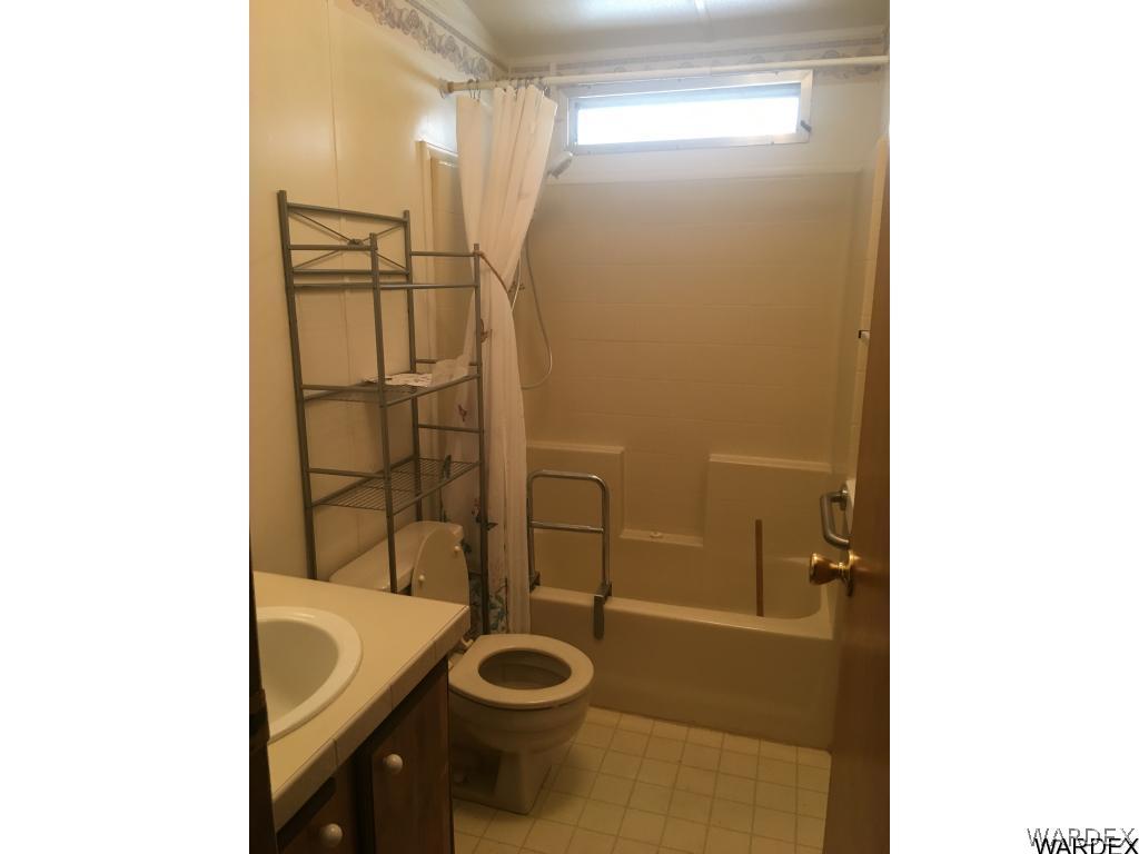 1746 Talc Road Bullhead City, AZ 86442 - Photo 18 of 26 Guest bathroom
