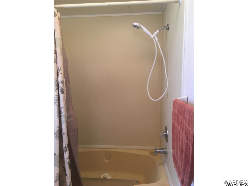 1746 Talc Road Bullhead City, AZ 86442 - Photo 21 of 26 Master ShowerTub