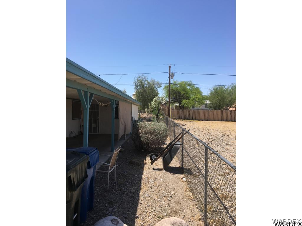 1746 Talc Road Bullhead City, AZ 86442 - Photo 4 of 26 Side yard
