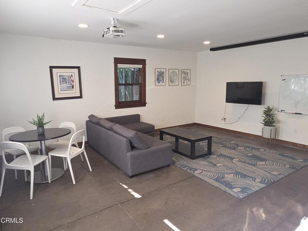 126 North Meridith Avenue Pasadena, CA 91106 - Photo 21 of 31 20 back h