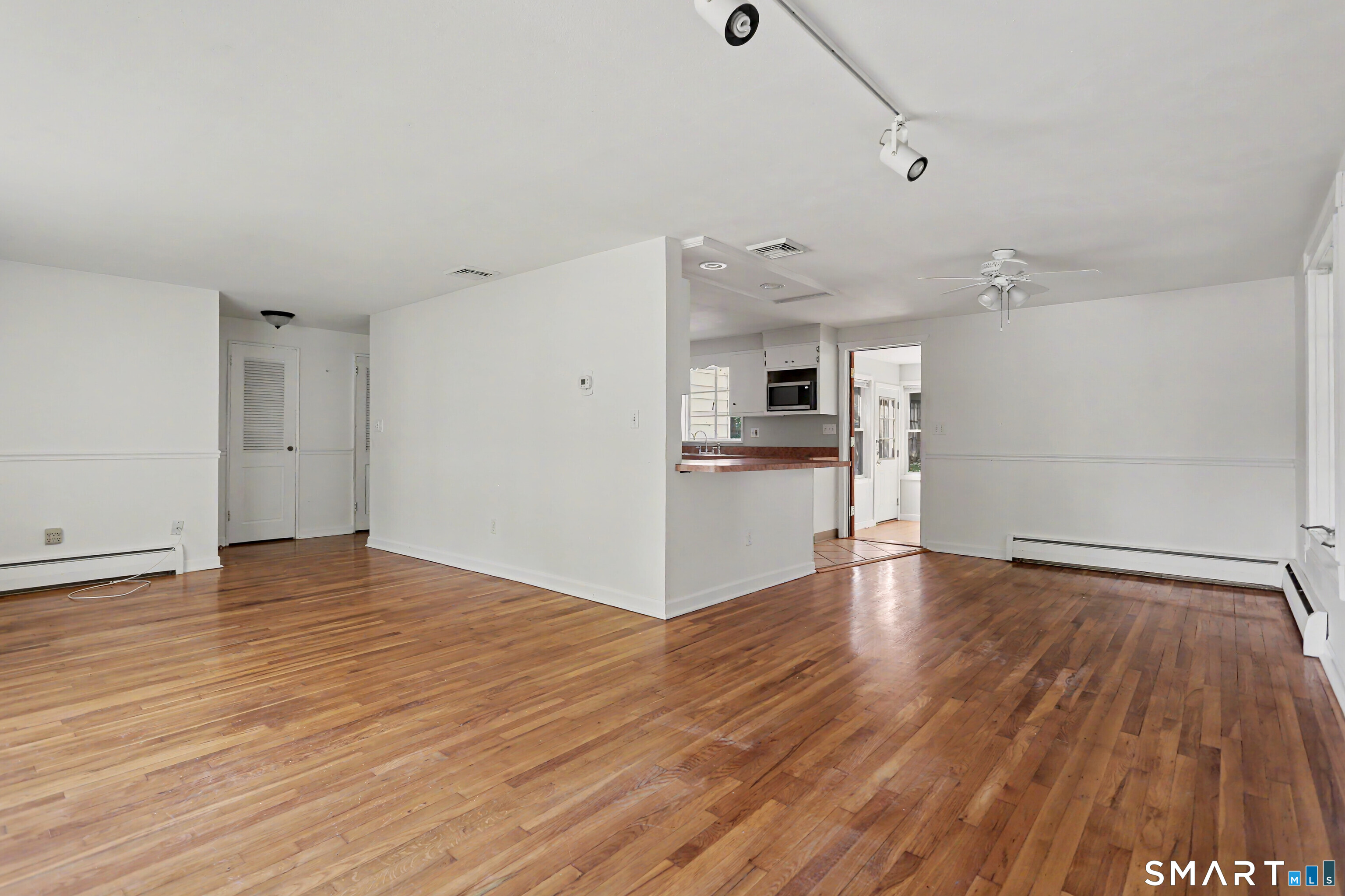 42 Carroll Road Hamden, CT 06517 - Photo 4 of 32