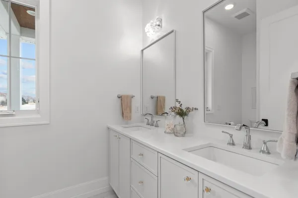 $3,500,000 | W5896 Autumn Hills Parkway, Appleton, WI 54913