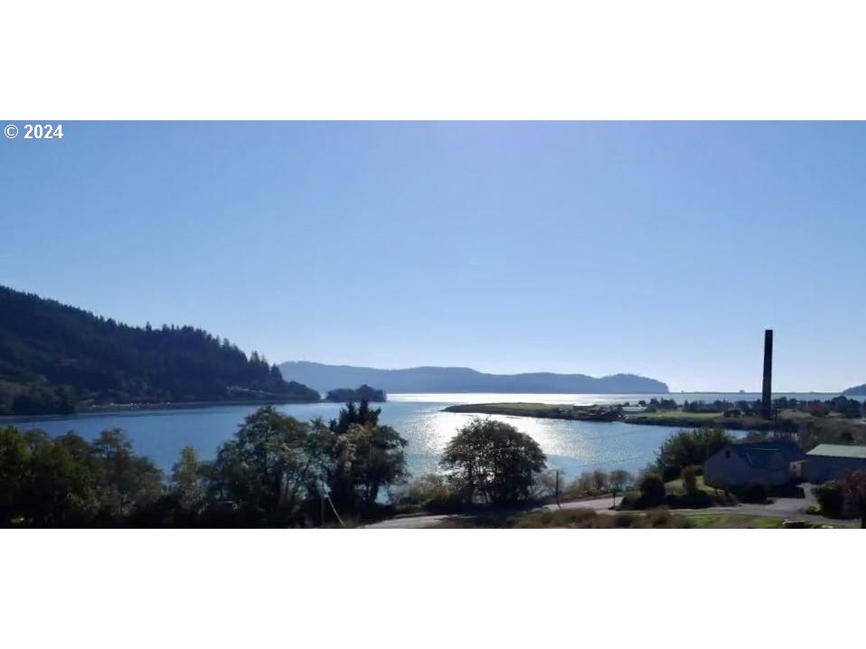 501 Garibaldi Avenue, Unit 7 Garibaldi, OR 97118 - Photo 1 of 25