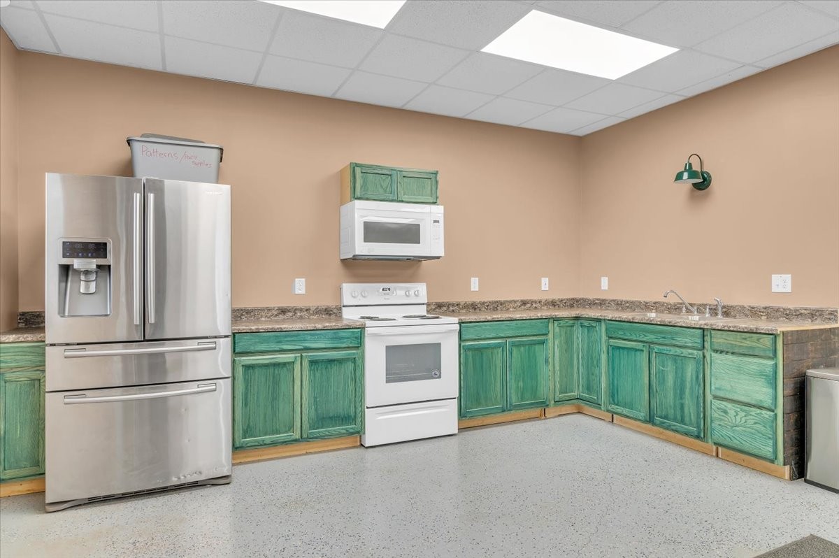 310 Edd Joyce Road Bell Buckle, TN 37020 - Photo 40 of 67 a kitchen with stainless steel appliances a refrigerator and a kitchen island