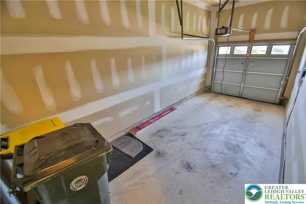 $2,500 | 867 King Way, Breinigsville, PA 18031