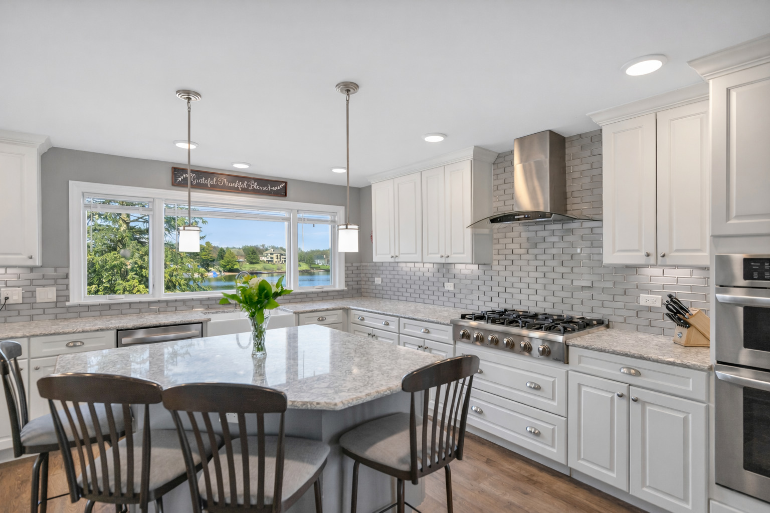 512 Bay Road McHenry, IL 60051 - Photo 2 of 38